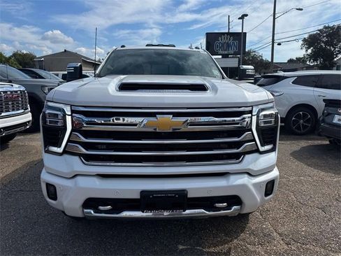 Used 2024 Chevrolet Silverado 2500 High Country w/ High Country Premium Package image 2