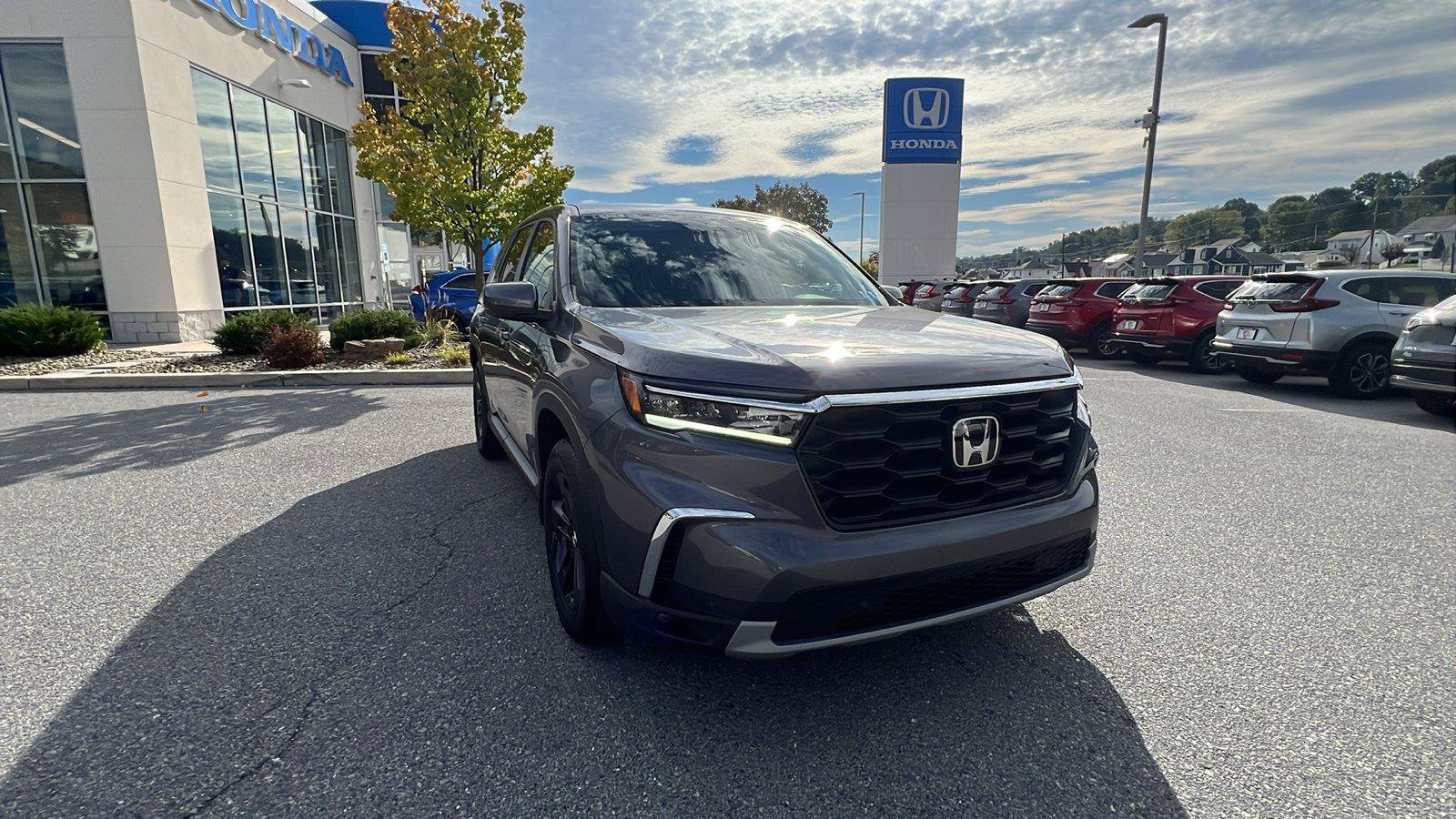 Used 2025 Honda Pilot EX-L image 2