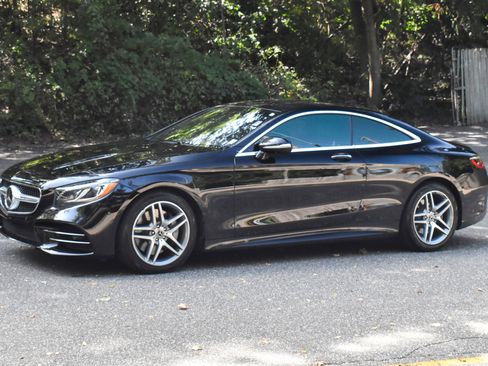 Used 2020 Mercedes-Benz S 560 4MATIC Coupe w/ AMG Line Exterior image 2