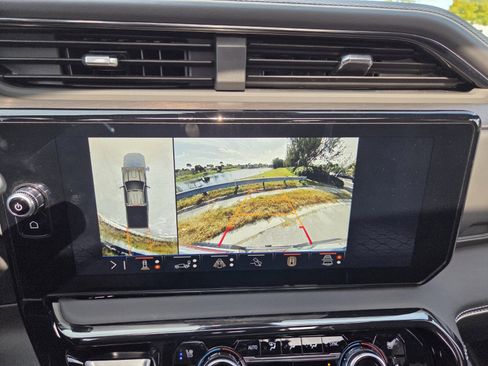 Used 2024 GMC Sierra 2500 AT4X image 17