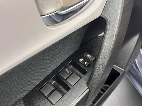 Used 2018 Toyota Corolla LE FWD image 14
