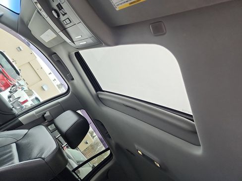 Used 2018 Chevrolet Tahoe LT image 22