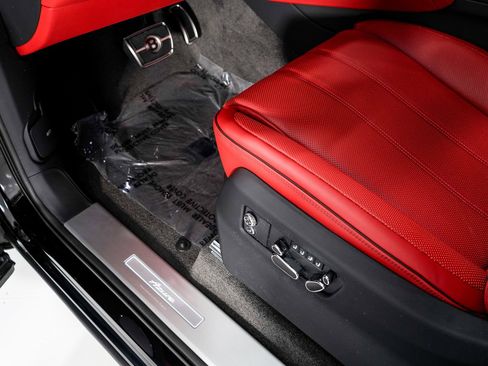 New 2025 Bentley Bentayga image 12