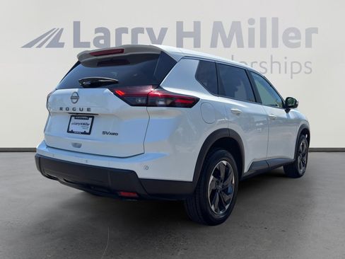 Used 2024 Nissan Rogue SV AWD/4WD image 5