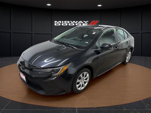 Used 2022 Toyota Corolla LE FWD image 2