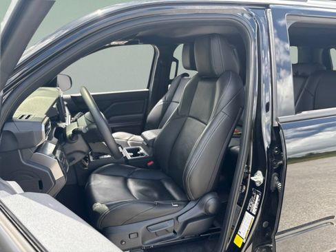 Certified 2025 Toyota 4Runner SR5 AWD/4WD image 18