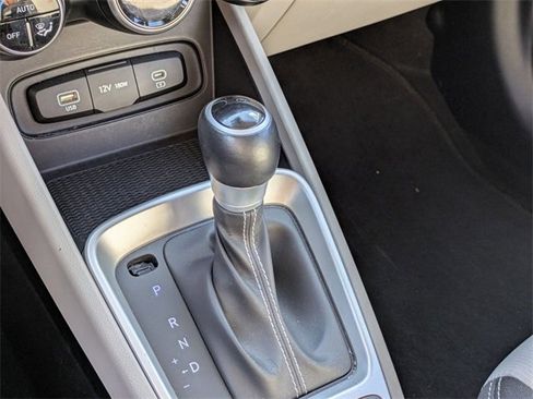 Used 2023 Hyundai Venue SEL image 23