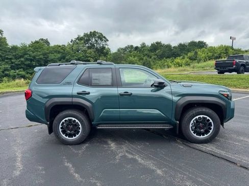 New 2026 Toyota 4Runner TRD Off-Road Premium AWD/4WD image 2
