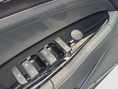 Certified 2025 Kia Sportage EX w/ Premium Package image 17
