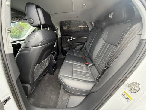 Used 2022 Audi e-tron Prestige w/ Prestige Package AWD/4WD image 11