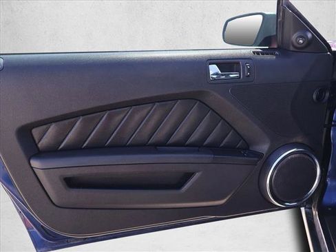 Used 2011 Ford Mustang Premium w/ 203A Rapid Spec Order Code RWD image 8