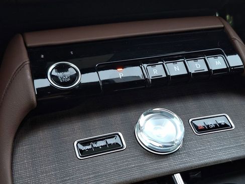 Used 2025 Lincoln Navigator Reserve AWD/4WD image 26