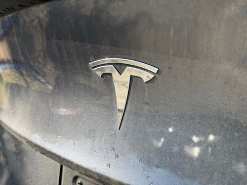 Used 2022 Tesla Model Y Performance image 12