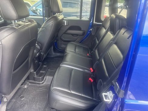 Used 2019 Jeep Wrangler Unlimited Sahara AWD/4WD image 5