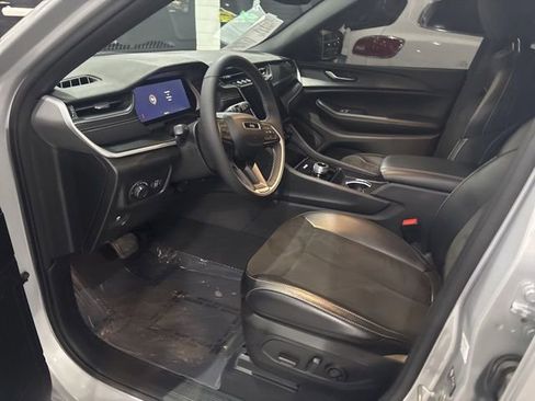 Used 2024 Jeep Grand Cherokee Altitude AWD/4WD image 14