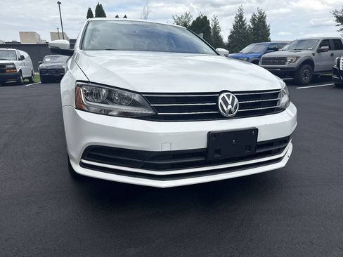 Used 2017 Volkswagen Jetta SE FWD image 6