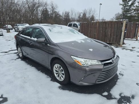 Used 2016 Toyota Camry LE image 2