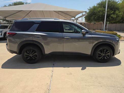 Certified 2025 Nissan Pathfinder SL AWD/4WD image 2