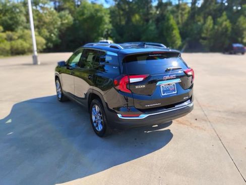 Used 2024 GMC Terrain SLT image 3