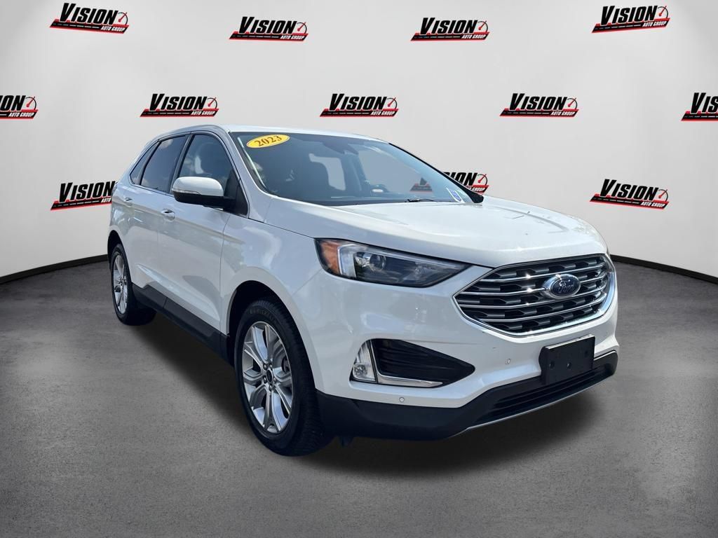 Used 2023 Ford Edge Titanium AWD/4WD image 3