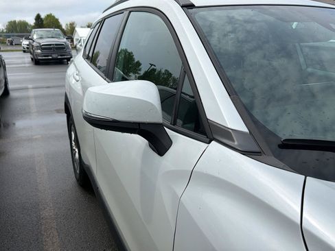 Used 2022 Toyota Corolla Cross LE w/ Moonroof Package AWD/4WD image 5