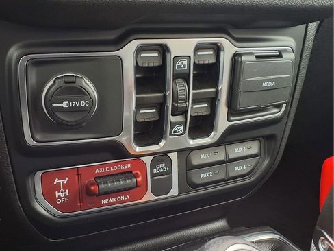 Used 2024 Jeep Wrangler Willys image 10