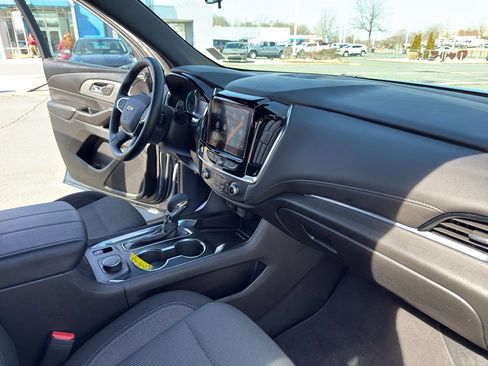 Used 2023 Chevrolet Traverse LT image 33