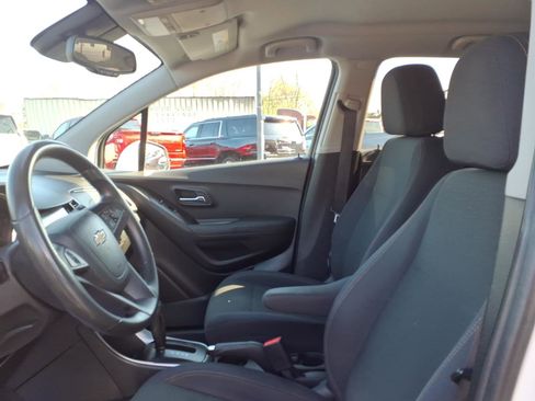 Used 2017 Chevrolet Trax LS w/ Fleet Convenience Package FWD image 11