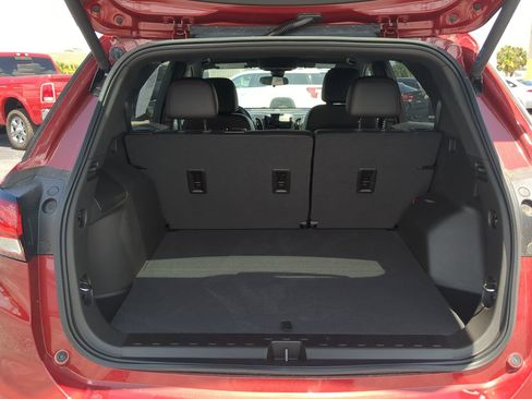 Used 2022 Chevrolet Equinox RS w/ RS Leather Package image 13