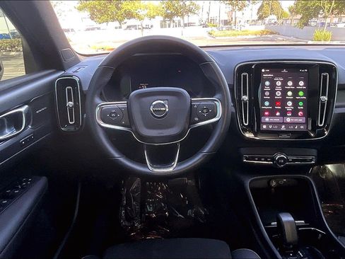 Used 2023 Volvo XC40 Recharge Ultimate AWD/4WD image 5