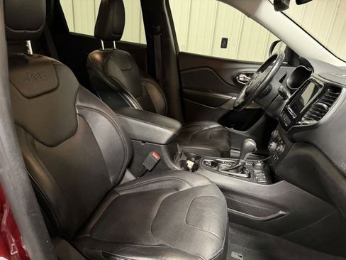 Used 2019 Jeep Cherokee Limited image 27