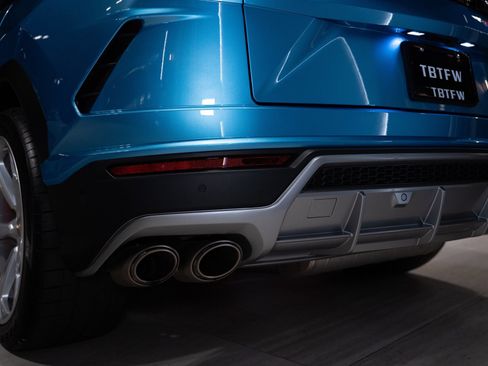 Used 2022 Lamborghini Urus image 32