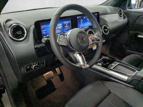 Used 2025 Mercedes-Benz GLA 250 image 3