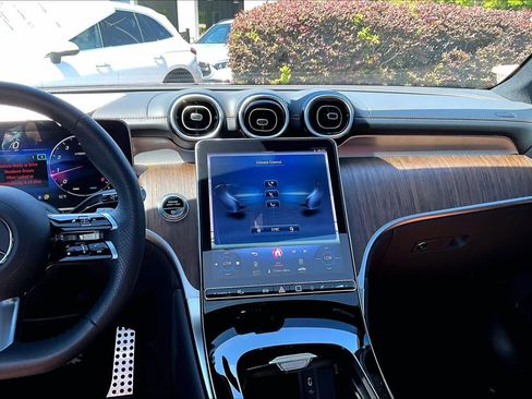 Used 2024 Mercedes-Benz GLC 300 4MATIC image 7