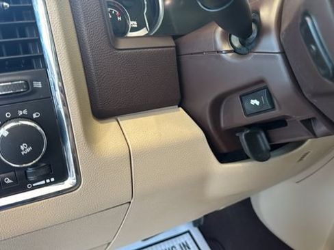 Used 2017 RAM 1500 Laramie w/ Convenience Group AWD/4WD image 9