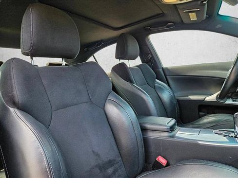 Used 2011 Lexus IS 250 w/ F-Sport Pkg w/Summer Tires RWD image 17