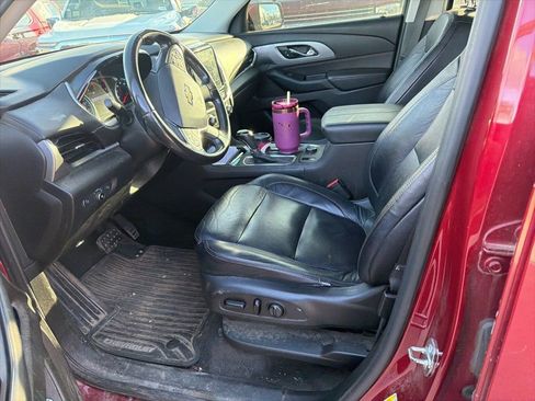 Used 2020 Chevrolet Traverse LT image 6