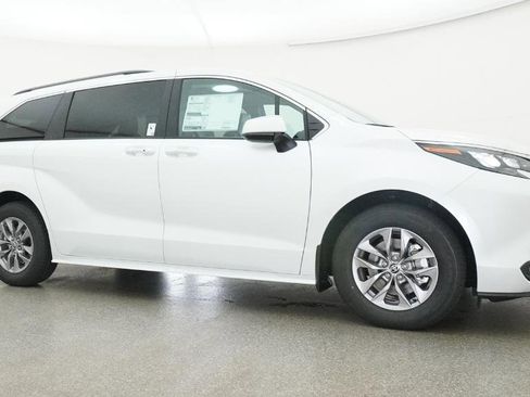 New 2026 Toyota Sienna XLE FWD image 54