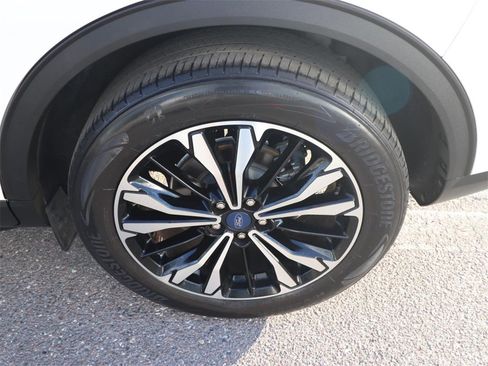 Certified 2022 Ford Escape SE w/ SE Sport Appearance Package image 21