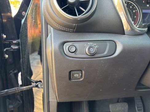 Used 2025 Chevrolet Blazer LT image 41