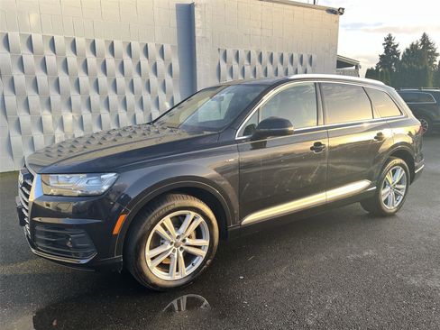 Used 2017 Audi Q7 3.0T Prestige image 2
