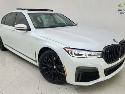 Used 2022 BMW 740i w/ M Sport Package image 1