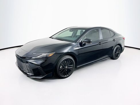 Used 2026 Toyota Camry SE FWD image 3