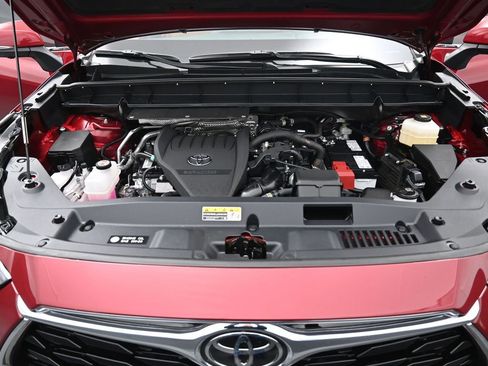 Certified 2025 Toyota Highlander LE image 44