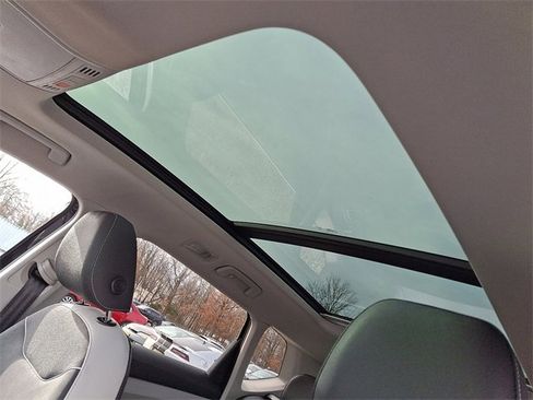 New 2026 Volkswagen Taos SE image 7