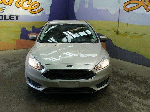 Used 2018 Ford Focus SE image 3