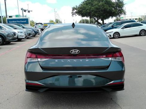 Used 2022 Hyundai Elantra SEL FWD image 7