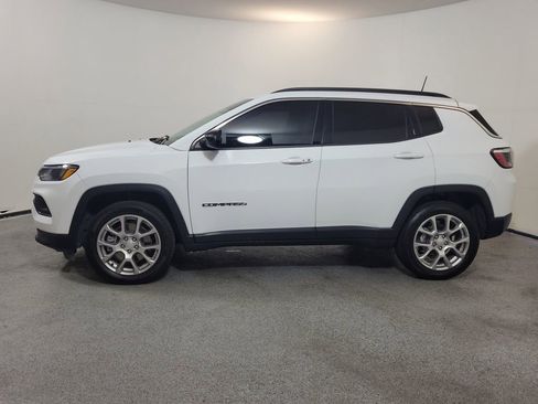 Used 2024 Jeep Compass Latitude AWD/4WD image 4