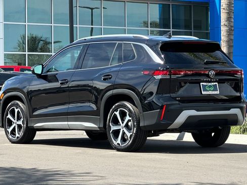 Used 2025 Volkswagen Tiguan SE FWD image 6