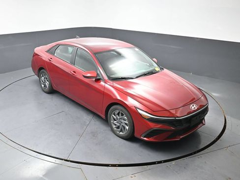 Used 2024 Hyundai Elantra SEL FWD image 16